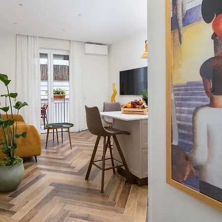 Futura Smart Flat - De Vivo Realty Apartment