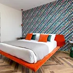 Futura Smart Flat - De Vivo Realty Apartment