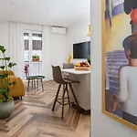 Futura Smart Flat - De Vivo Realty Apartment