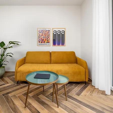 Futura Smart Flat - De Vivo Realty Apartment